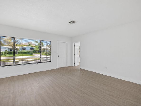 4807 NE 18th Avenue, Oakland Park FL 33334