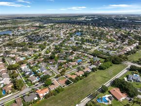 1110 Cedar Creek Way, Davie FL 33325