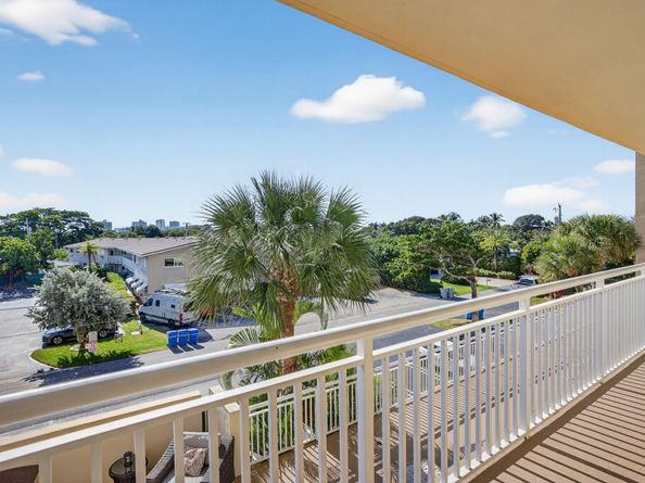 2611 W Riverside Dr 304, Pompano Beach FL 33062