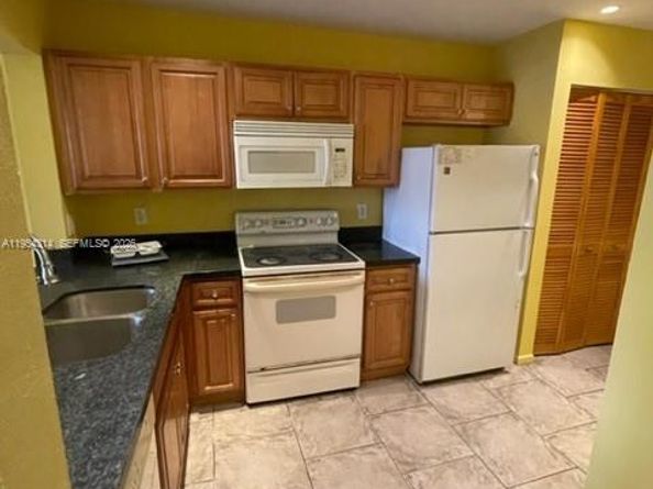 20815 NE 8th Court 20120, Miami FL 33179