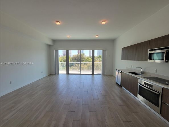 1600 SW 1 Avenue 411, Miami FL 33129