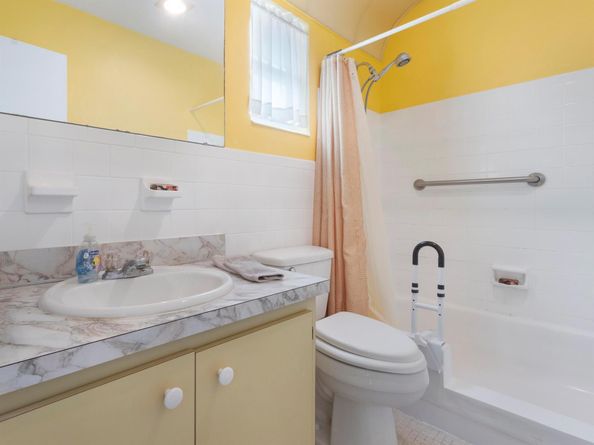 6975 NW 12th Street, Margate FL 33063