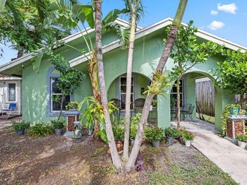 215 S E Street