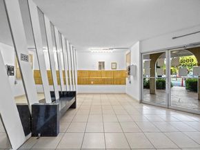 6061 N Falls Cir Dr 109, Lauderhill FL 33319