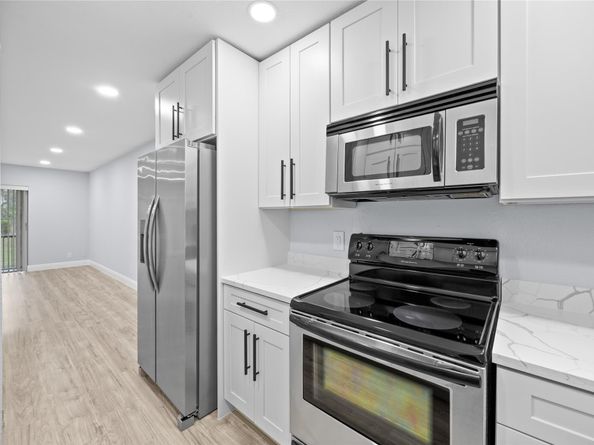 6061 N Falls Cir Dr 109, Lauderhill FL 33319