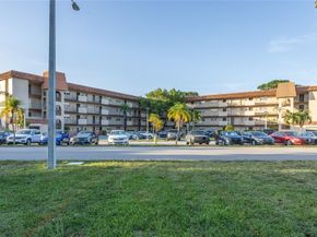 6061 N Falls Cir Dr 109, Lauderhill FL 33319