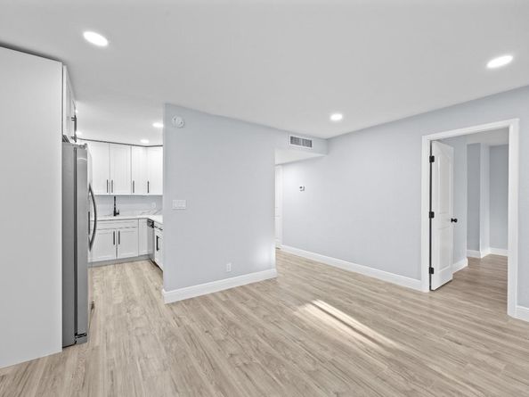 6061 N Falls Cir Dr 109, Lauderhill FL 33319