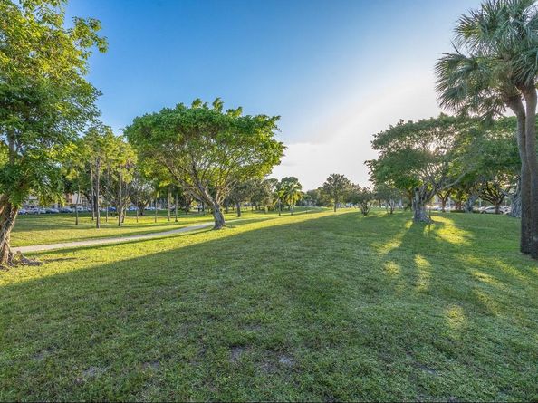 6061 N Falls Cir Dr 109, Lauderhill FL 33319