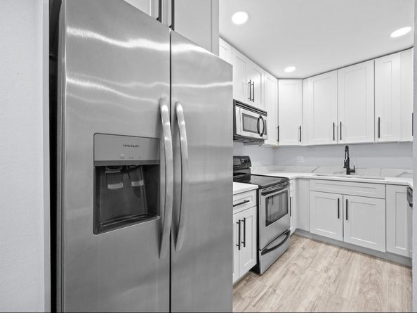 6061 N Falls Cir Dr 109, Lauderhill FL 33319