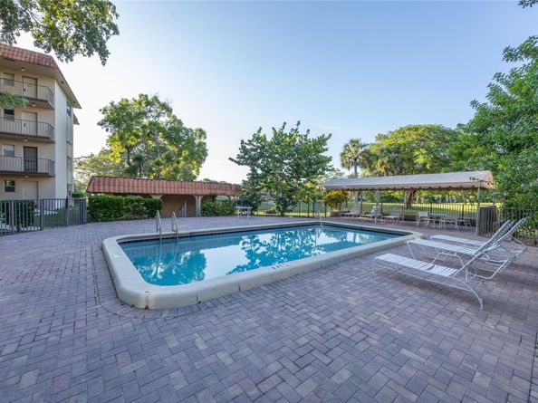 6061 N Falls Cir Dr 109, Lauderhill FL 33319