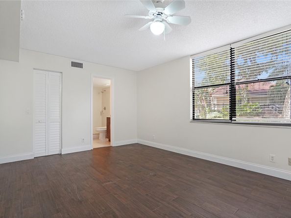 109 Lake Emerald Dr 110, Oakland Park FL 33309