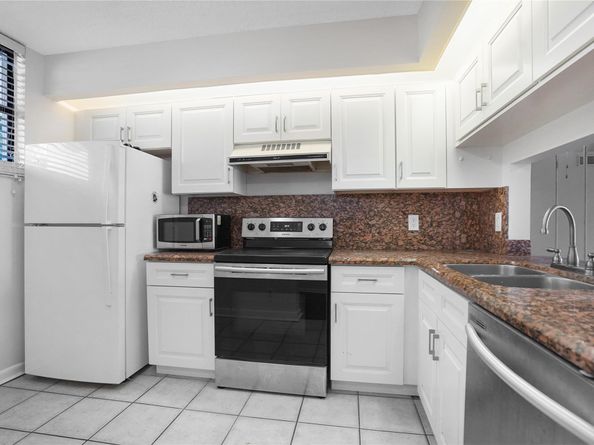109 Lake Emerald Dr 110, Oakland Park FL 33309