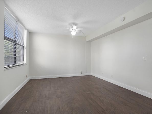 109 Lake Emerald Dr 110, Oakland Park FL 33309