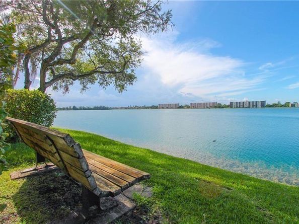 109 Lake Emerald Dr 110, Oakland Park FL 33309