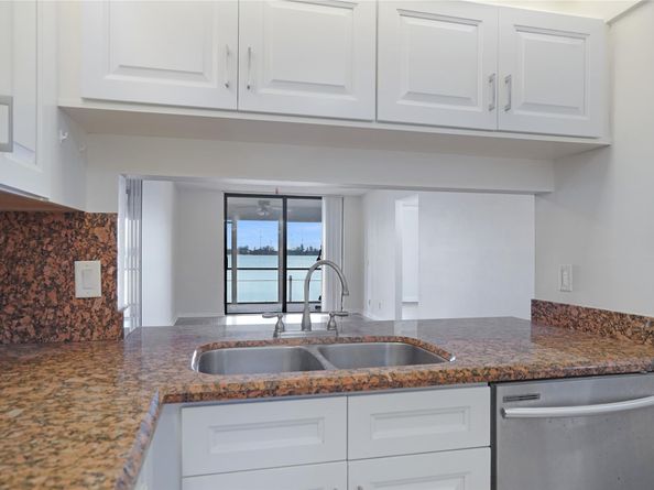109 Lake Emerald Dr 110, Oakland Park FL 33309