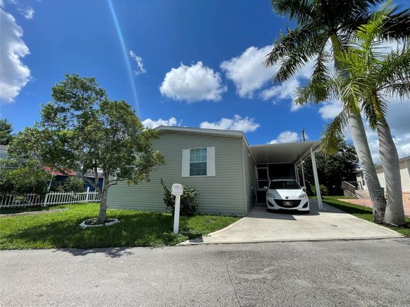 8516 SW 16th St, Davie FL 33324