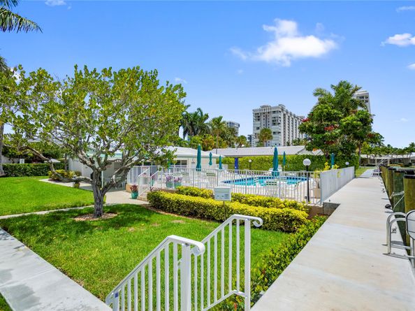 3210 SE 10th St 9F, Pompano Beach FL 33062