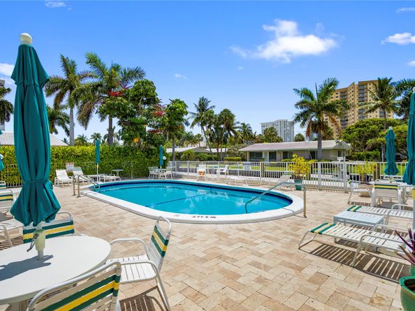 3210 SE 10th St 9F, Pompano Beach FL 33062