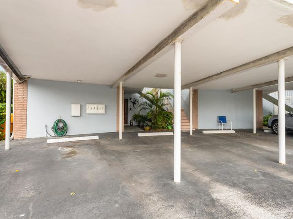 371 Wilma Circle 5, Riviera Beach FL 33404
