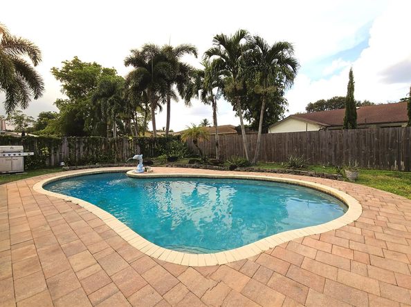 9091 NW 11th Ct, Plantation FL 33322