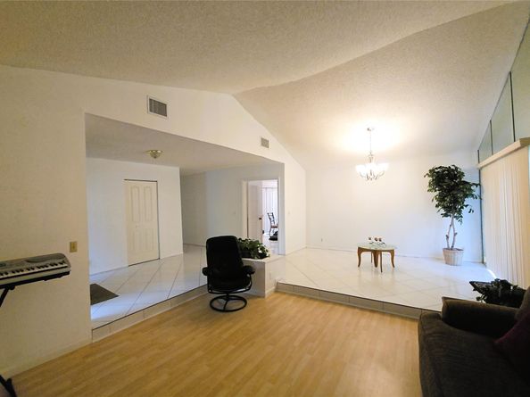 9091 NW 11th Ct, Plantation FL 33322