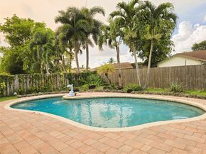 9091 NW 11th Ct, Plantation FL 33322