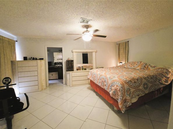 9091 NW 11th Ct, Plantation FL 33322