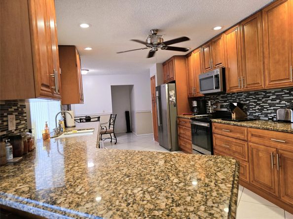 9091 NW 11th Ct, Plantation FL 33322