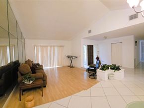 9091 NW 11th Ct, Plantation FL 33322