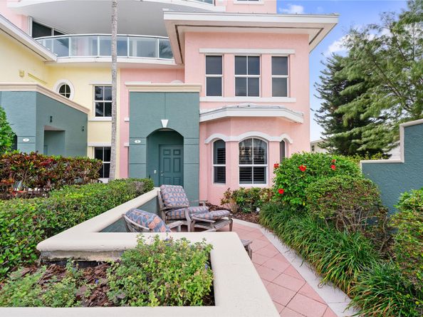 2051 SE 3rd St TH8, Deerfield Beach FL 33441