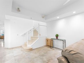 2051 SE 3rd St TH8, Deerfield Beach FL 33441