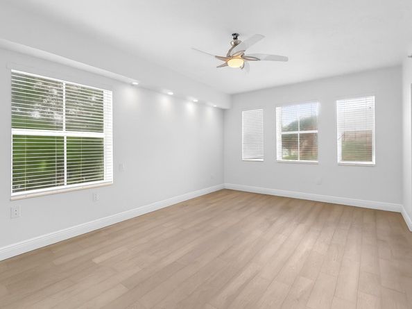 2051 SE 3rd St TH8, Deerfield Beach FL 33441
