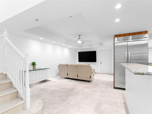 2051 SE 3rd St TH8, Deerfield Beach FL 33441