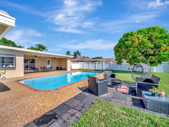 2303 NW 115 Ave, Coral Springs FL 33065