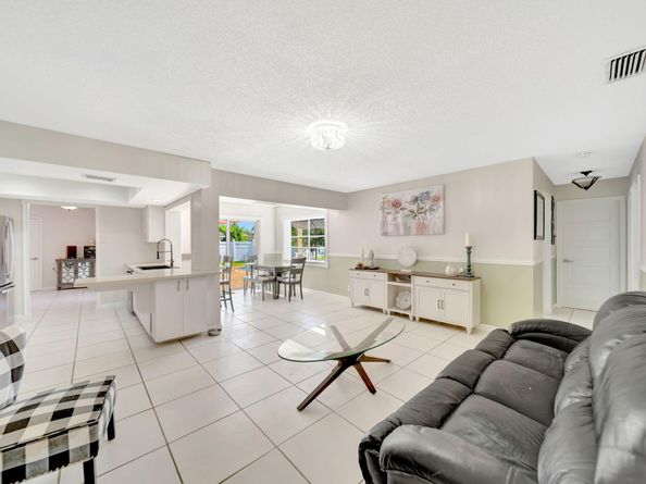 2303 NW 115 Ave, Coral Springs FL 33065