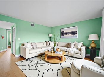 913 Coral Club Dr