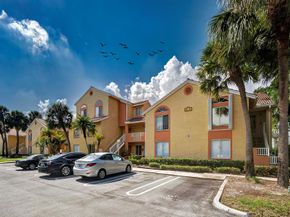 913 Coral Club Dr 913, Coral Springs FL 33071