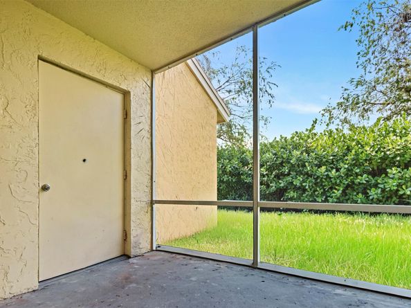 913 Coral Club Dr 913, Coral Springs FL 33071