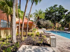 913 Coral Club Dr 913, Coral Springs FL 33071
