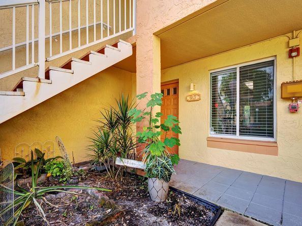 913 Coral Club Dr 913, Coral Springs FL 33071