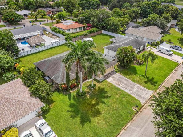 122 Heron Parkway, Royal Palm Beach FL 33411