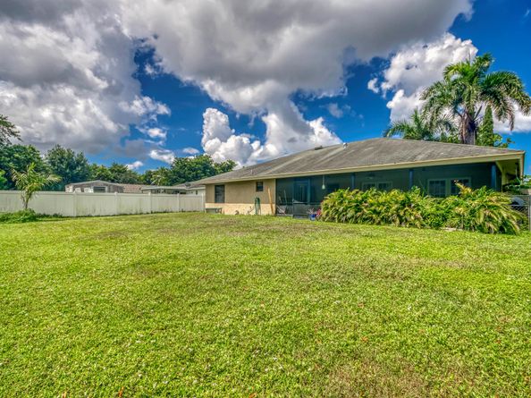 122 Heron Parkway, Royal Palm Beach FL 33411
