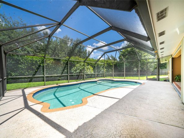 8635 Menteith Ter, Miami Lakes FL 33016