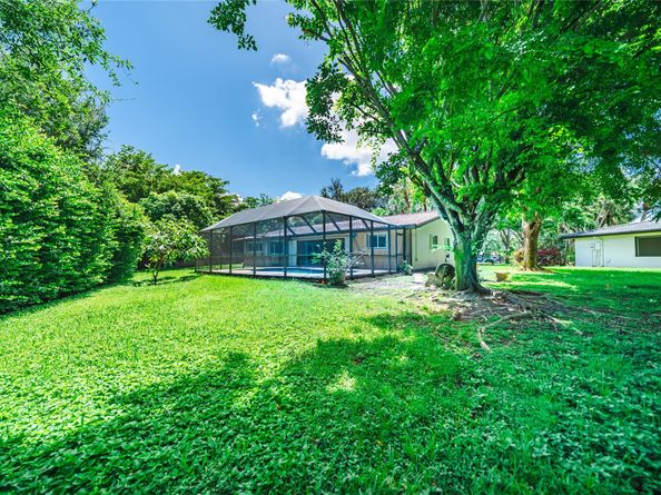 8635 Menteith Ter, Miami Lakes FL 33016