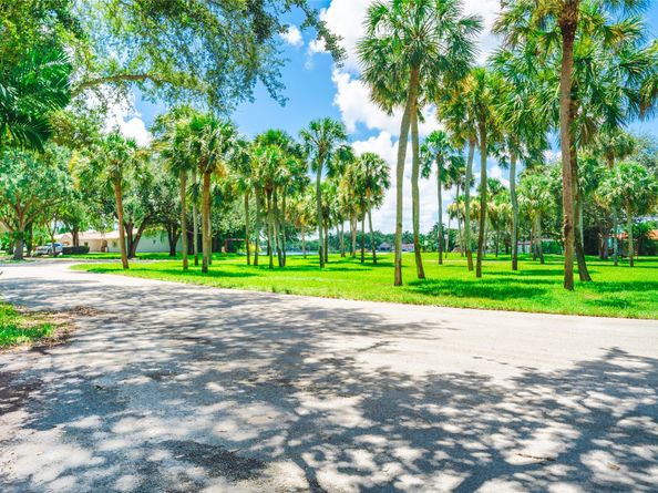 8635 Menteith Ter, Miami Lakes FL 33016