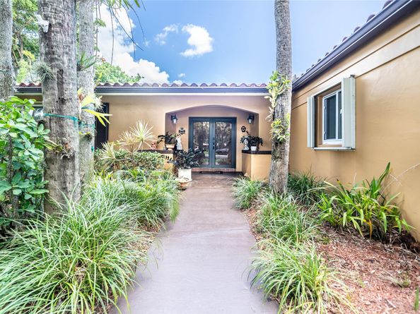 8635 Menteith Ter, Miami Lakes FL 33016