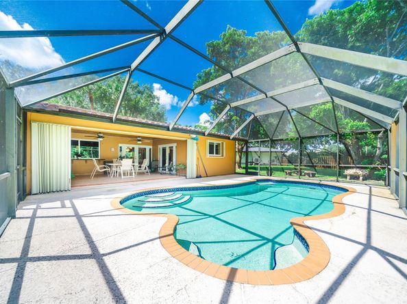 8635 Menteith Ter, Miami Lakes FL 33016