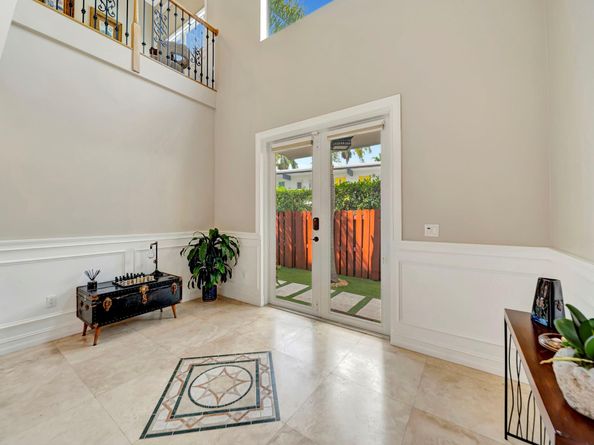 1368 Bayview Dr, Fort Lauderdale FL 33306