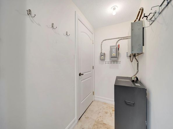 1368 Bayview Dr, Fort Lauderdale FL 33306