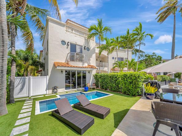 1368 Bayview Dr, Fort Lauderdale FL 33306